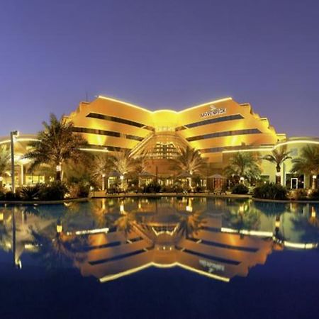 Movenpick Hotel Bahrain Muharraq Exterior photo